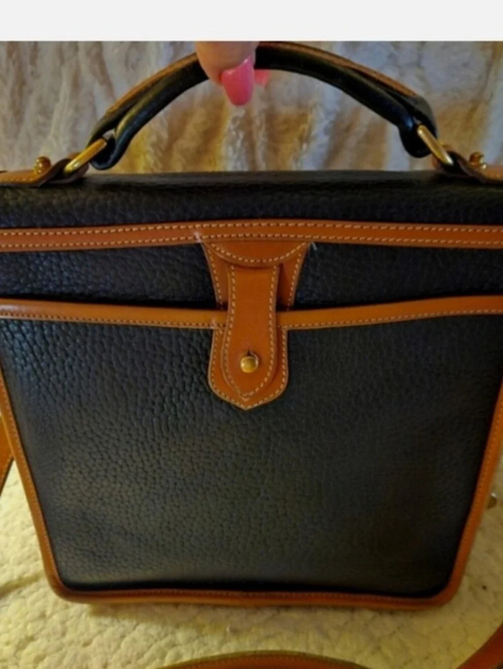 Dooney And Bourke Surrey AWL British Carrier Black Tan Leather Handbag Crossbody